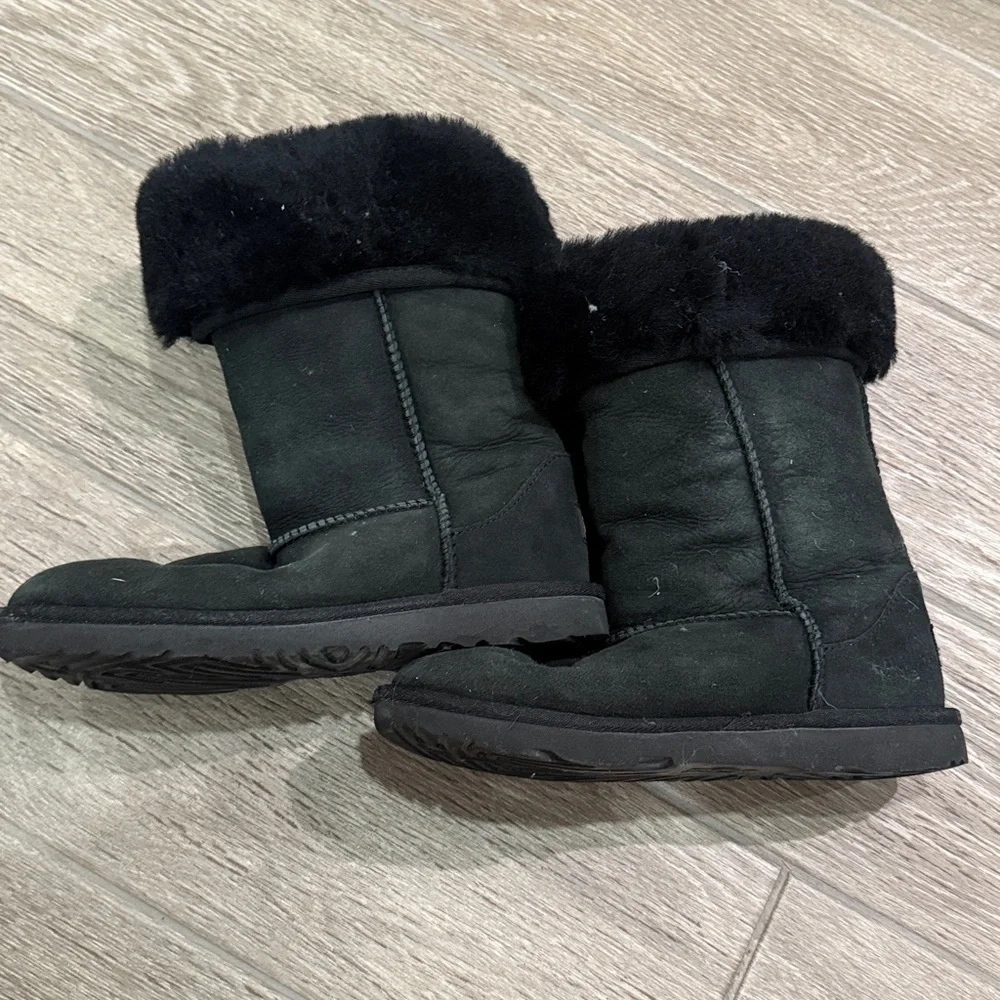 UGG Kids Black Fur-Lined Boots Size 4
